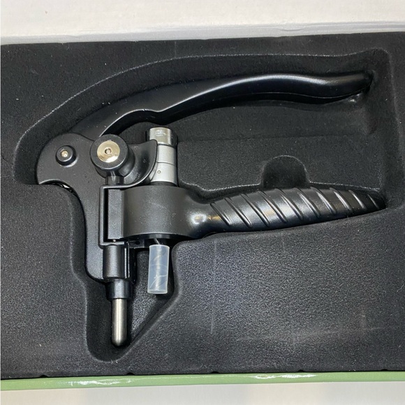 New in Box Deluxe Corkscrew for Wine Bottles.Includes Use and Care Instructions - Picture 7 of 7